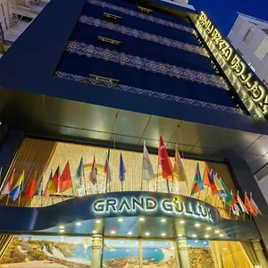 Grand Gulluk & Center מלון