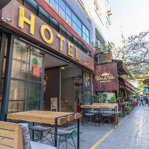 Viva La Butik 2*, İzmir Turkije